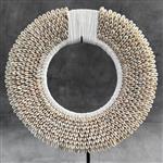 Decoratief ornament - NO RESERVE PRICE - White coloured Tolai necklace on a custom stand - Indonesië