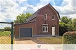 Gezinswoning met garage in Maaseik