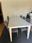 Mooie moderne tafel met 6 stoelen