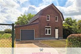 Gezinswoning met garage in Maaseik