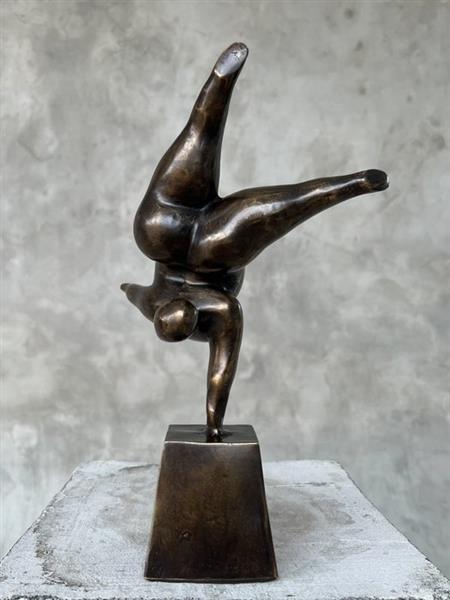 Grote foto beeld no reserve price voluptuous balancing lady statue 30 30 brons antiek en kunst curiosa en brocante