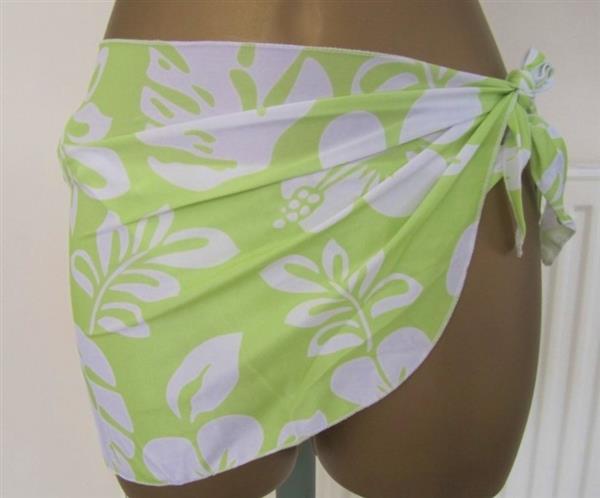 Grote foto pistache bikini met witte print en pareo kleding dames badmode en zwemkleding