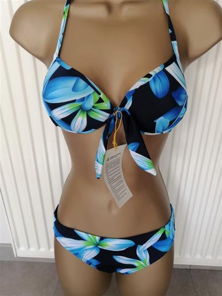 Grote foto voorgevormde bikini in blauwe tinten pareo kleding dames badmode en zwemkleding