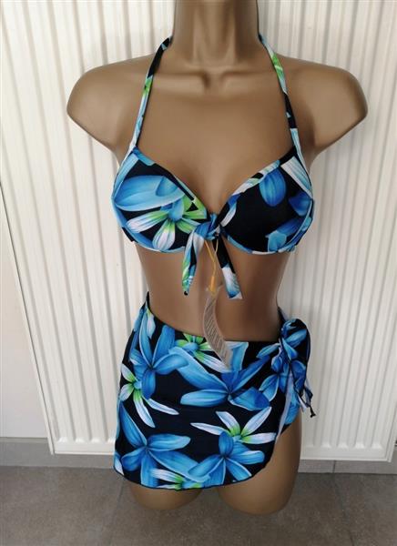 Grote foto voorgevormde bikini in blauwe tinten pareo kleding dames badmode en zwemkleding