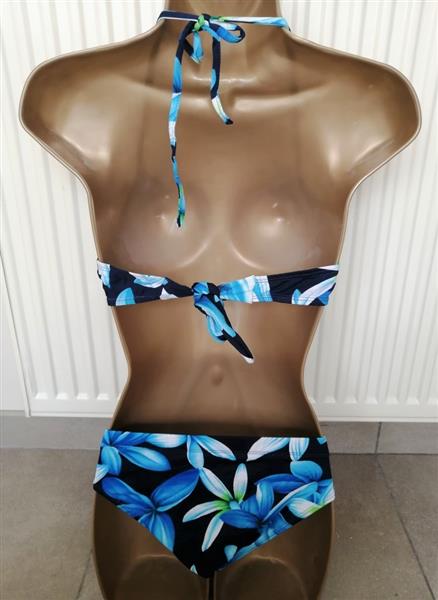 Grote foto voorgevormde bikini in blauwe tinten pareo kleding dames badmode en zwemkleding