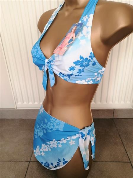 Grote foto mooie bikini in blauwe tinten met pareo kleding dames badmode en zwemkleding