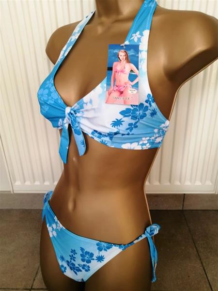 Grote foto mooie bikini in blauwe tinten met pareo kleding dames badmode en zwemkleding