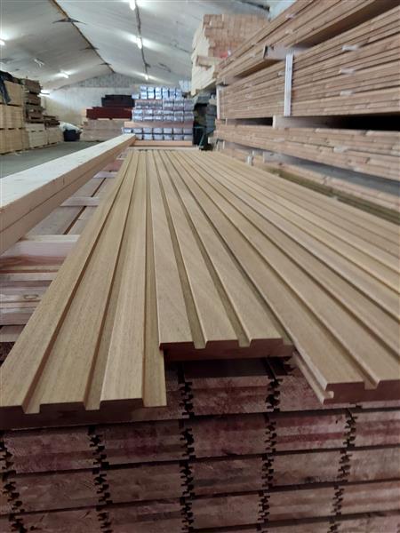 Grote foto trippel ayous thermowood 21mm dik 132mm werkende doe het zelf en verbouw hout en planken