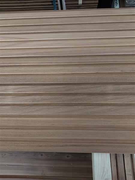 Grote foto trippel ayous thermowood 21mm dik 132mm werkende doe het zelf en verbouw hout en planken