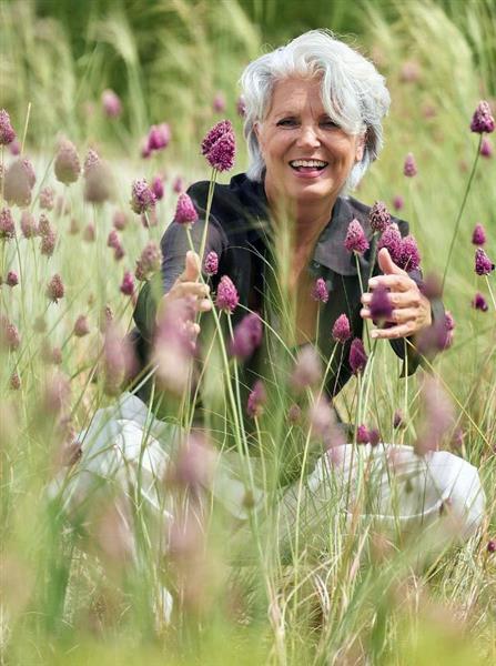 Grote foto jeugdige dame van 58 zoekt jeugdige man erotiek vrouw zoekt man