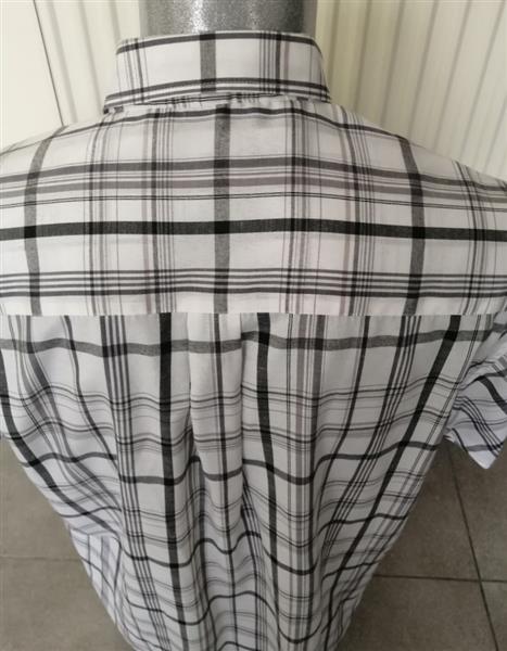 Grote foto wit herenhemd met ongelijk ruitenmotief large kleding heren overhemden