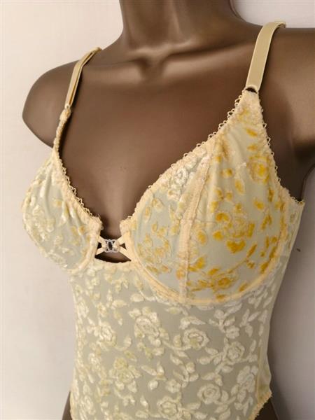 Grote foto prachtige vanillegele body met velours bloemen 80b kleding dames ondergoed en lingerie