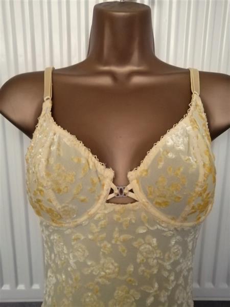 Grote foto prachtige vanillegele body met velours bloemen 80b kleding dames ondergoed en lingerie