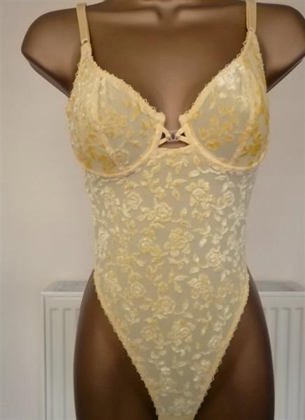 Grote foto prachtige vanillegele body met velours bloemen 80b kleding dames ondergoed en lingerie