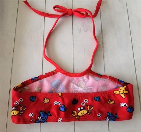 Grote foto bikini met zeediertjes print in mooie rode kleur kinderen en baby maat 116