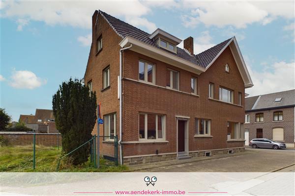 Grote foto op te frissen woning met 7 slaapkamers in bree huizen en kamers hoekwoningen