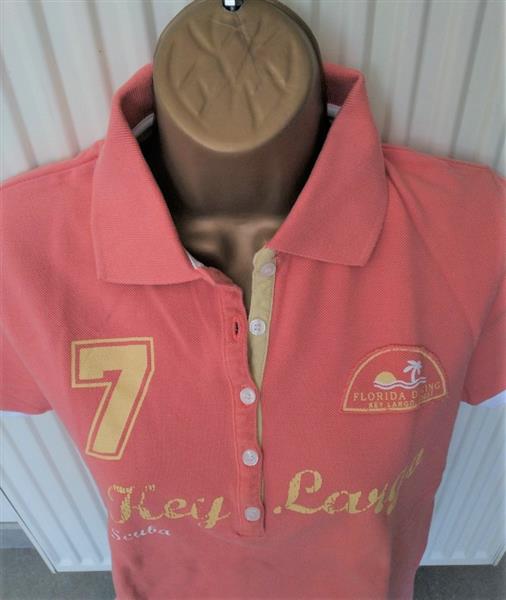 Grote foto pompelmoeskleurige polo met sportieve print kleding dames tops