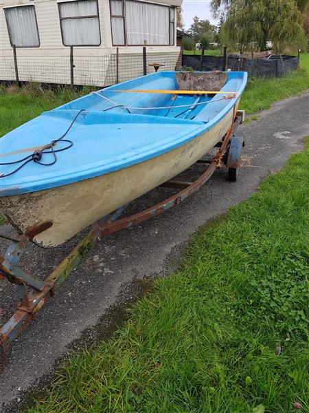 Grote foto bootje met trailer watersport en boten vis en consoleboten