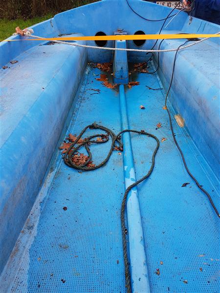 Grote foto bootje met trailer watersport en boten vis en consoleboten