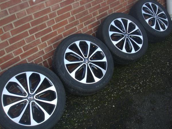 Grote foto 18 inch originele nissan qashqai velgen en banden auto onderdelen banden en velgen