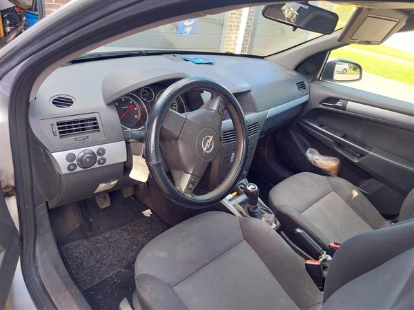 Grote foto te koop opel astra voor onderdelen of export auto opel