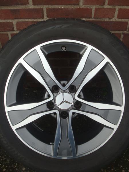 Grote foto 17 inch originele mercedes winterset tpms w205 auto onderdelen banden en velgen