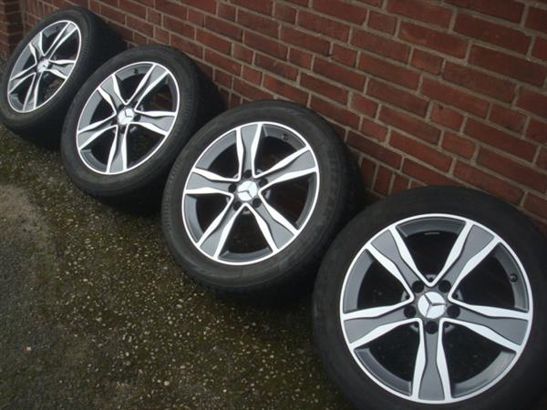 Grote foto 17 inch originele mercedes winterset tpms w205 auto onderdelen banden en velgen