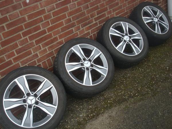 Grote foto 17 inch originele mercedes winterset tpms w205 auto onderdelen banden en velgen