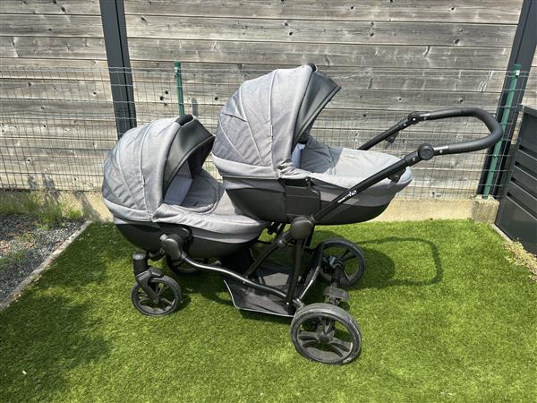 Grote foto kinderwagen tweeling kinderen en baby tweelingen en meerlingen