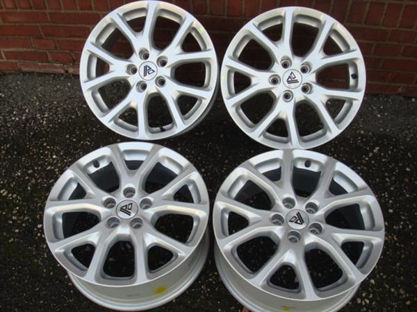 Grote foto 17 inch originele jeep velgen steek 5x110 auto onderdelen banden en velgen