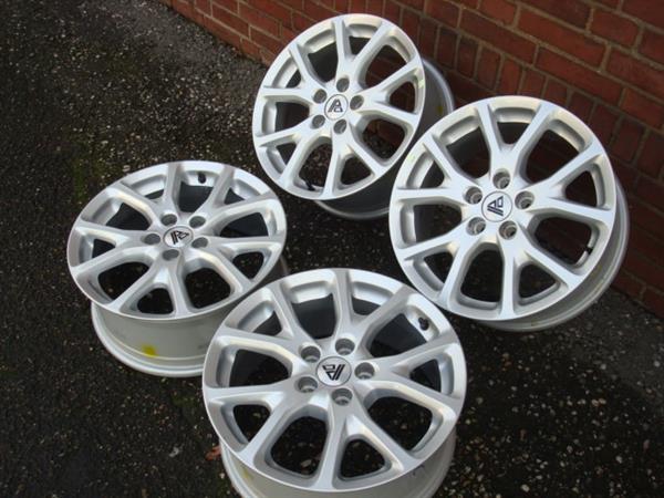 Grote foto 17 inch originele jeep velgen steek 5x110 auto onderdelen banden en velgen