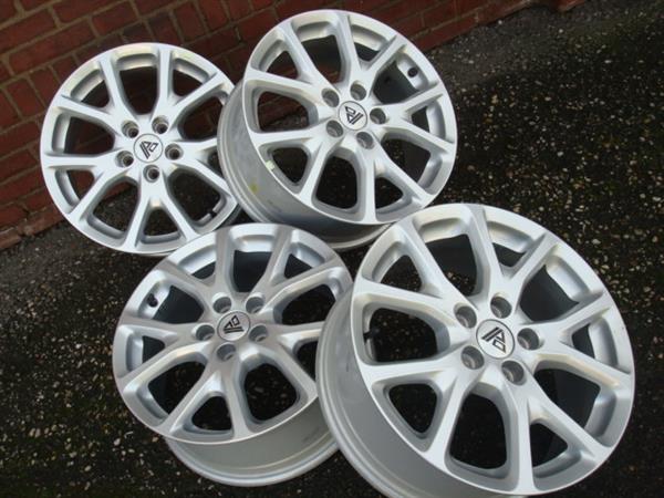 Grote foto 17 inch originele jeep velgen steek 5x110 auto onderdelen banden en velgen