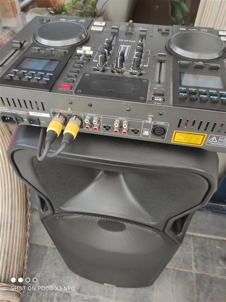 Grote foto ervaren dj .specialitet jaren 70 80 90 diensten en vakmensen feesten