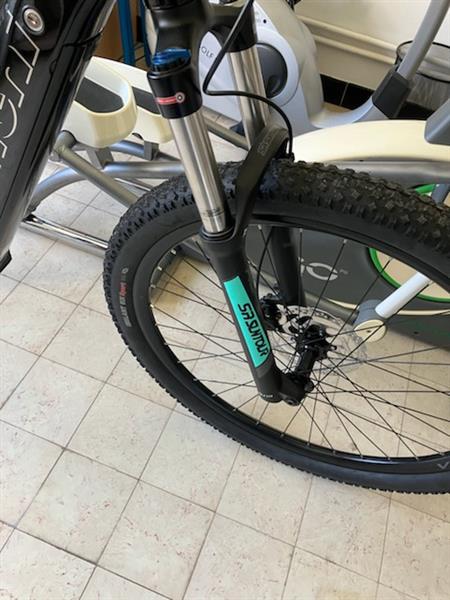 Grote foto nieuwe mountainbike fietsen en brommers sportfietsen