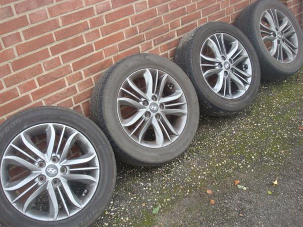 Grote foto 17 inch originele hyundai tucson velgen 5x114.3 auto onderdelen banden en velgen