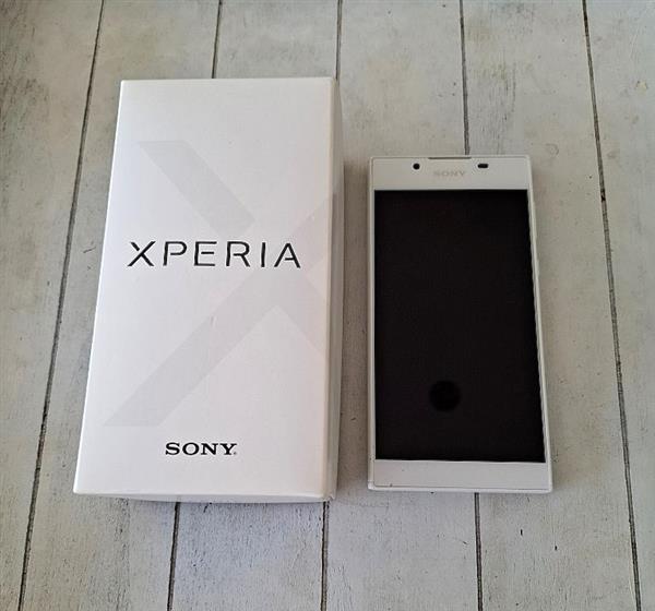 Grote foto parelmoerwitte sony xperia l1 smartphone telecommunicatie sony