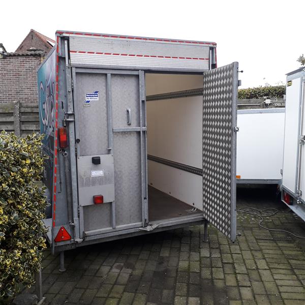 Grote foto gesloten aanhangwagen geremd 1400 kg auto diversen aanhangers