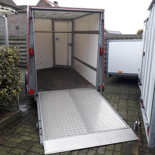 Grote foto gesloten aanhangwagen geremd 1400 kg auto diversen aanhangers