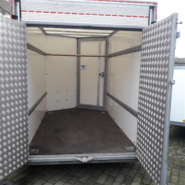 Grote foto gesloten aanhangwagen geremd 1400 kg auto diversen aanhangers