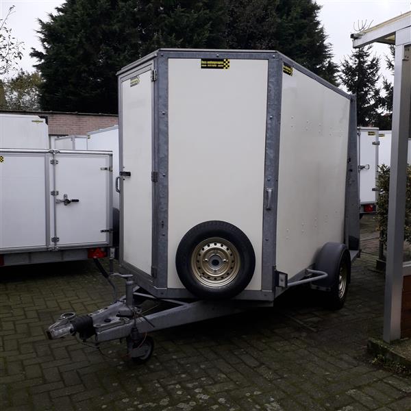 Grote foto gesloten aanhangwagen geremd 1400 kg auto diversen aanhangers