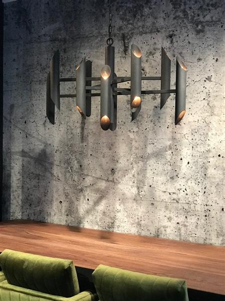 Grote foto hanglamp met metalen pijpen ovaal huis en inrichting woningdecoratie